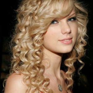 easy-prom-hairstyles-for-long-curly-hair-53fbfdc2a9b93-500x500